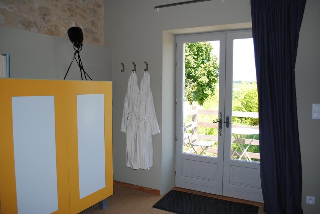 Les Foucauds Hotel Saint-Quentin-de-Caplong Room photo