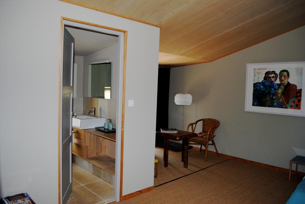 Les Foucauds Hotel Saint-Quentin-de-Caplong Room photo
