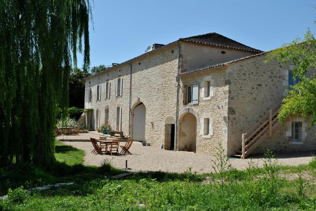 Les Foucauds Hotel Saint-Quentin-de-Caplong Exterior photo
